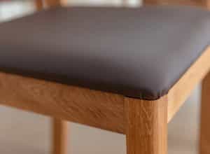 Σετ Τραπεζαρίας Gaia με 4 Καρέκλες Prato – Φυσικός Δρύς & Καφέ Δερμάτινο Κάθισμα 200×100×75