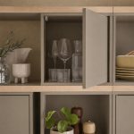 Βιβλιοθήκη σε Απόχρωση Acacia με Grey Beige Κουτιά 138x32x170